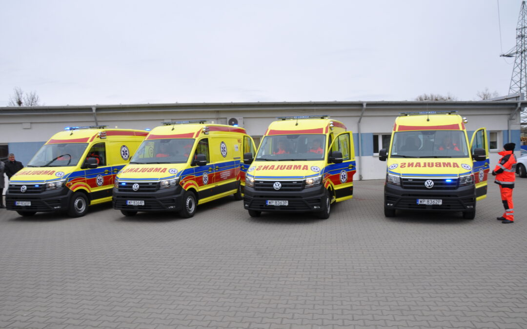 Przekazanie czterech ambulansów ratownictwa medycznego