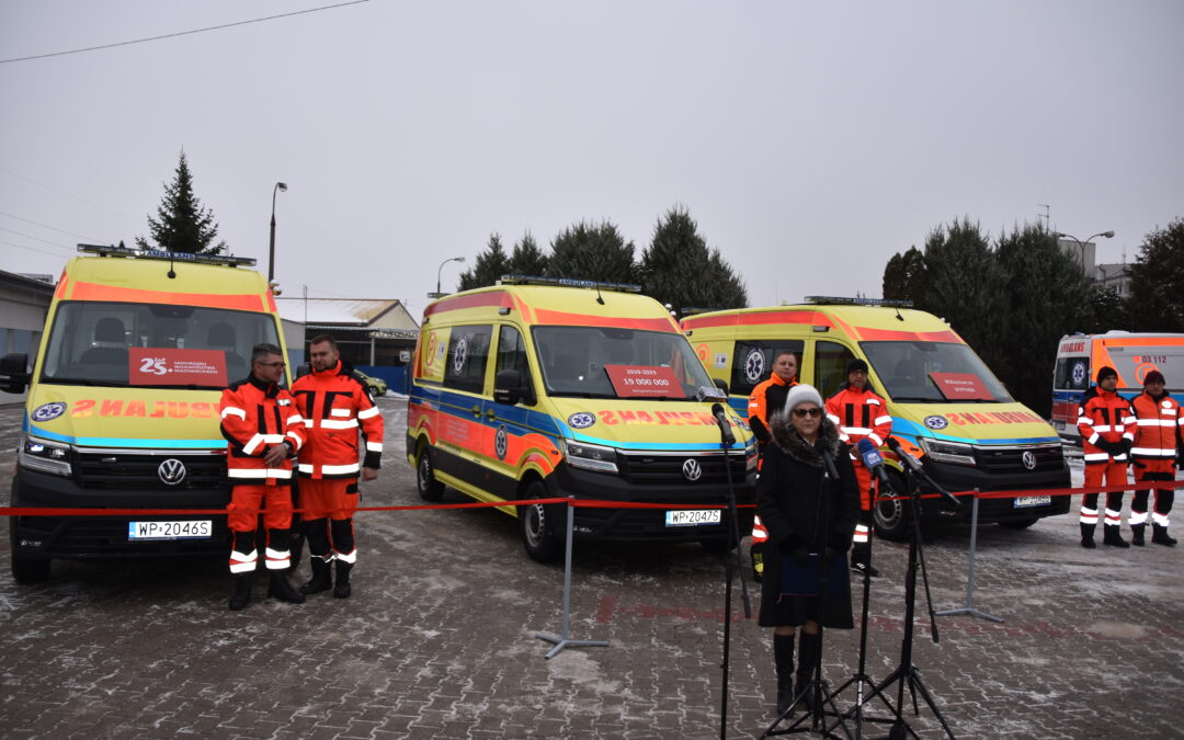 Przekazanie 3 ambulansów sanitarnych